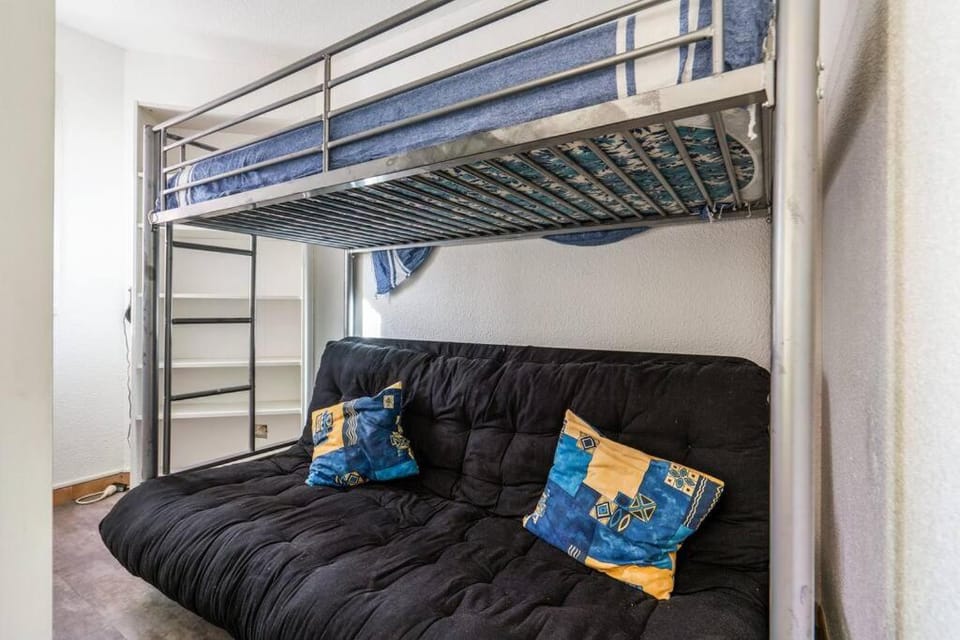 Photo of the whole room, bunk bed