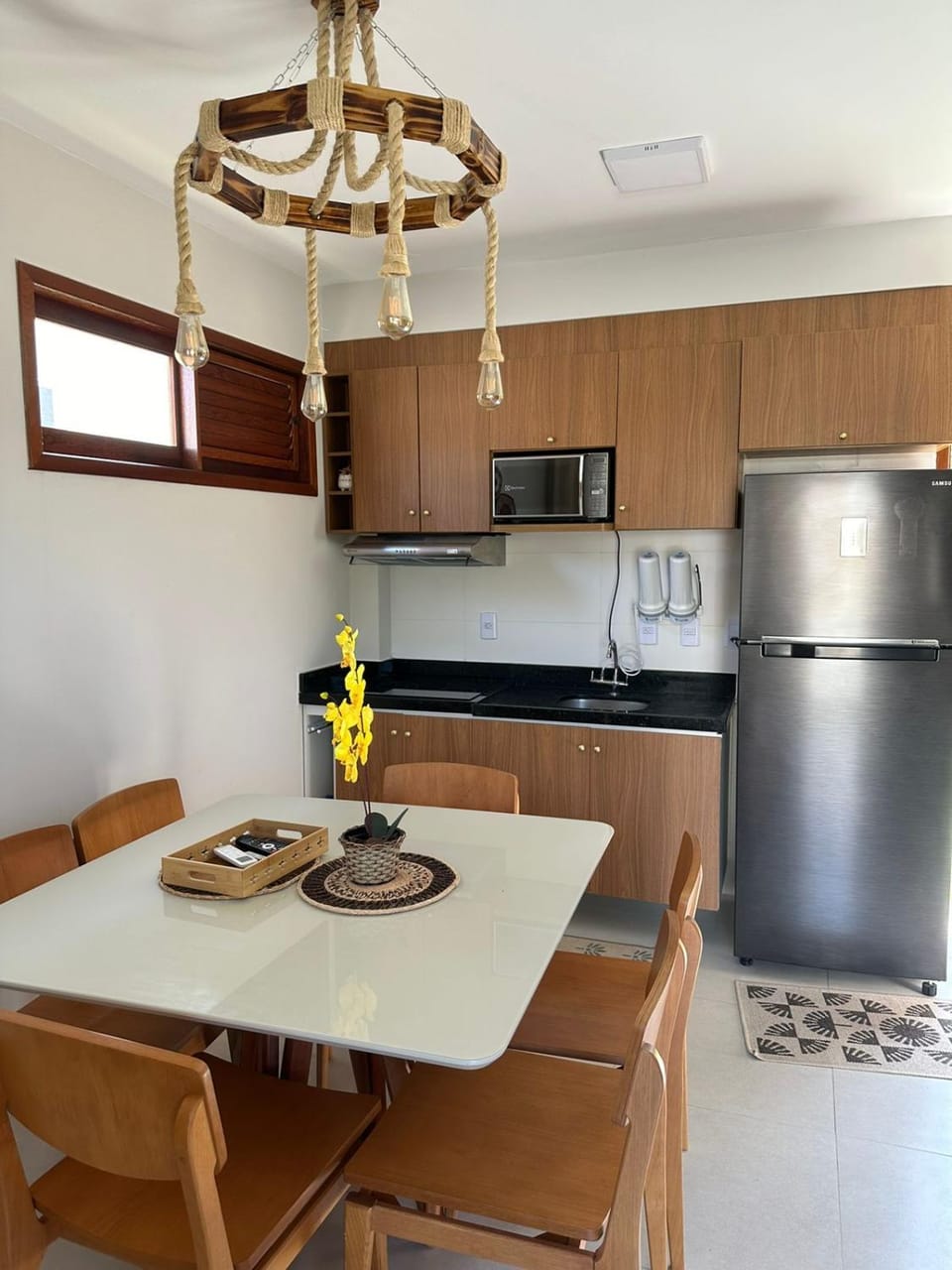 Kitchen or kitchenette, Dining area, stove