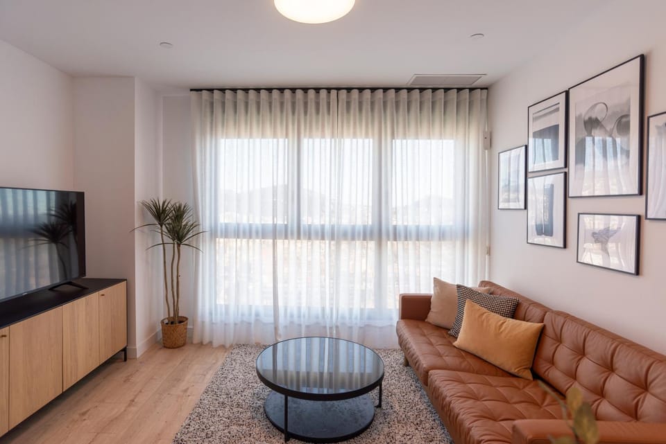 TV and multimedia, Living room, Seating area, Dining area, air conditioner