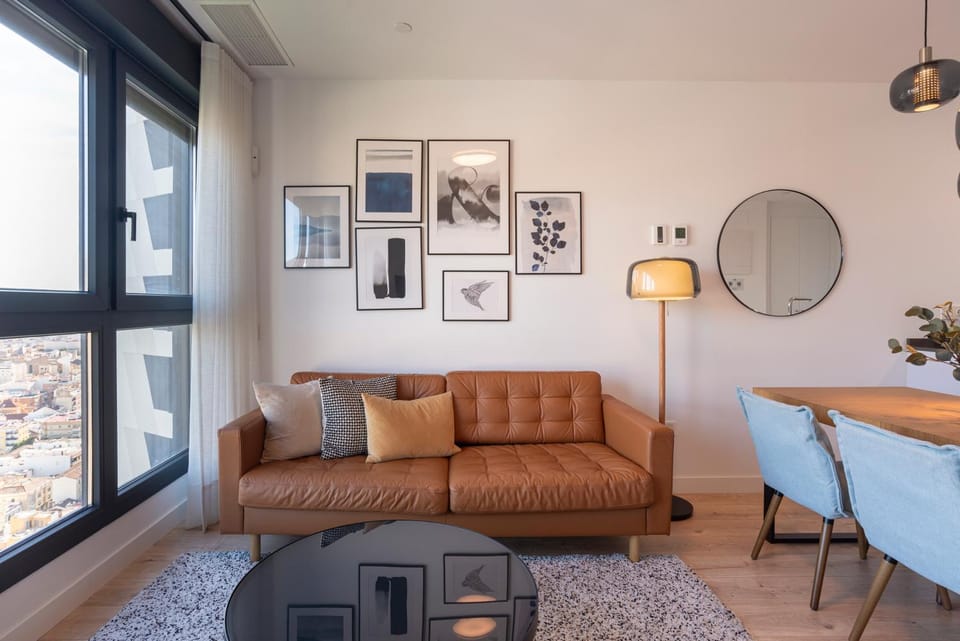 TV and multimedia, Living room, Seating area, Dining area, air conditioner