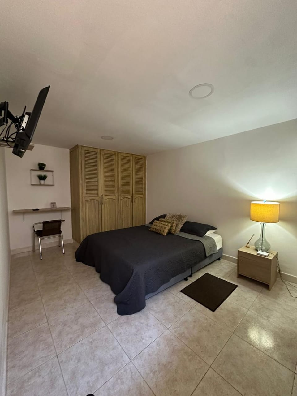 Photo of the whole room, wardrobe