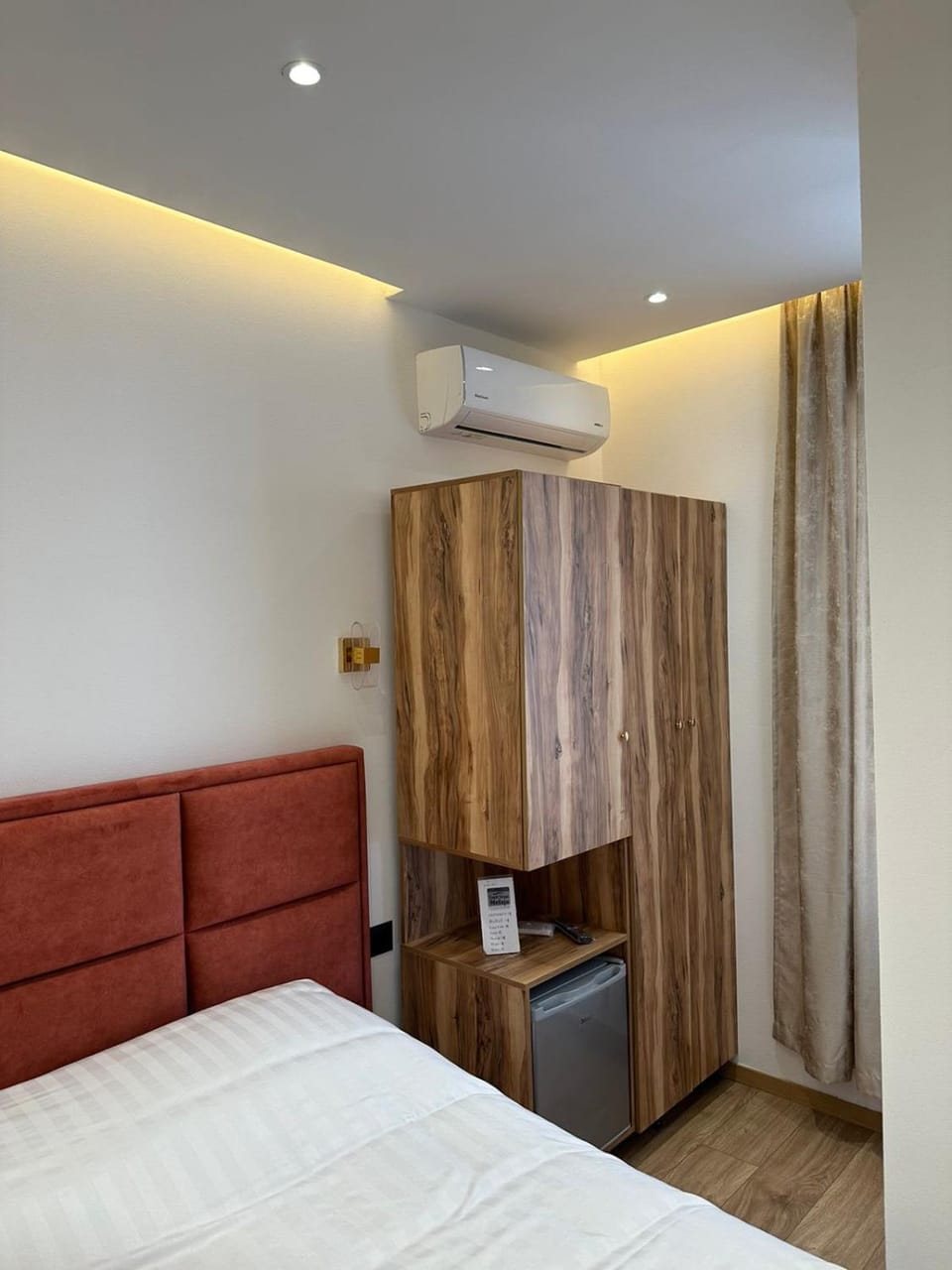 Bed, Bedroom, wardrobe, air conditioner