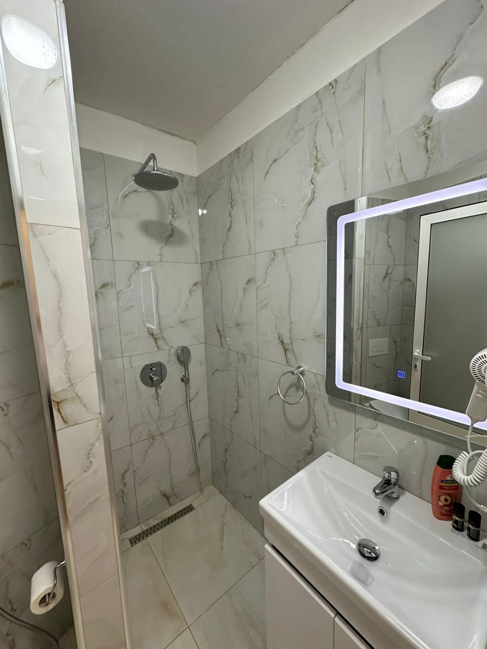 Shower, Bathroom, hair dryier