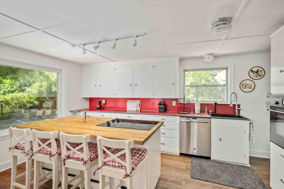 Riverwood Retreat House in Clackamas County
