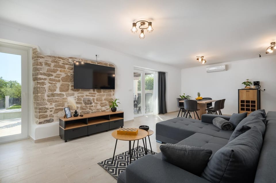 Communal lounge/ TV room, TV and multimedia, Living room, Seating area