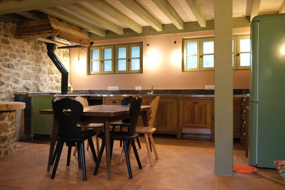 Kitchen or kitchenette, Communal kitchen, stove