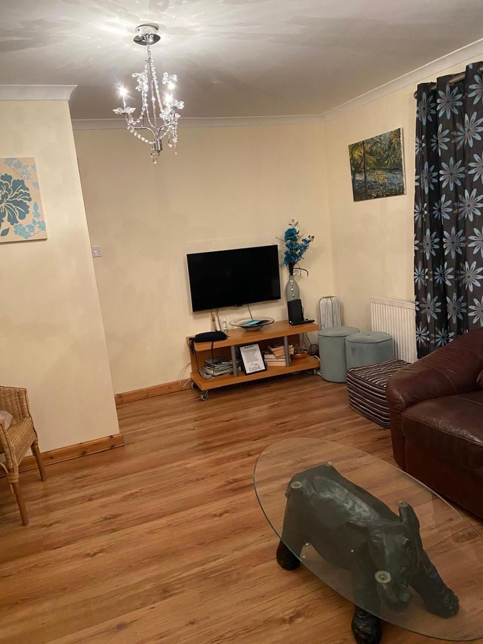 Stunning 3 bedroom house with 2 bathrooms House in Glasgow
