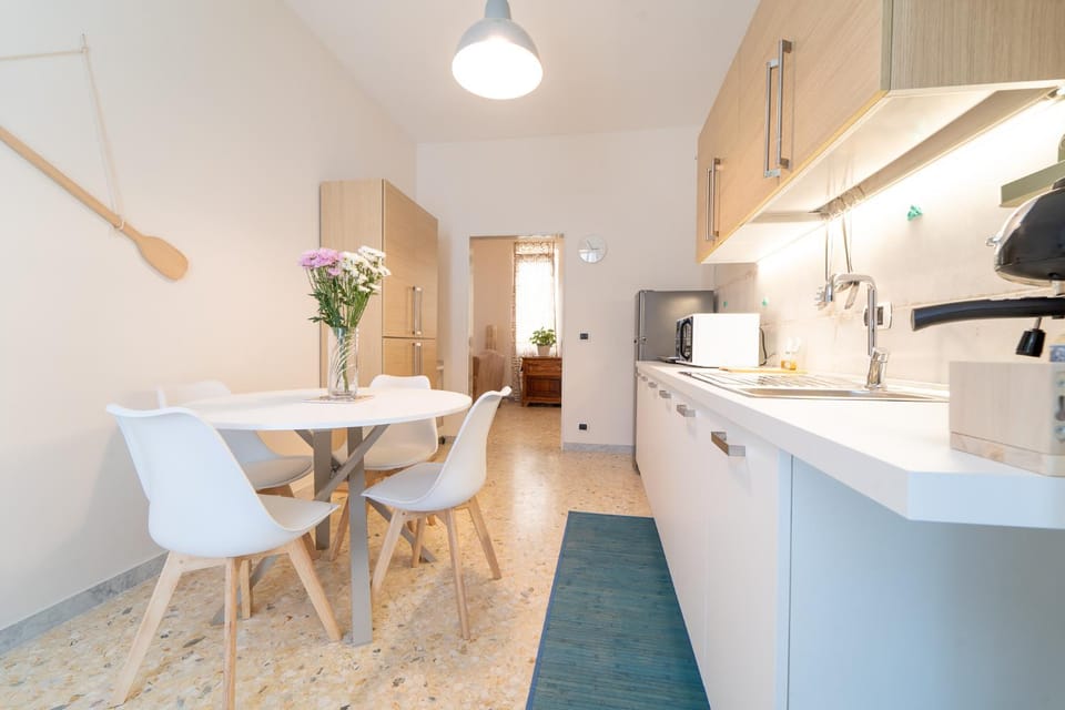 Kitchen or kitchenette, Dining area, pet friendly, stove