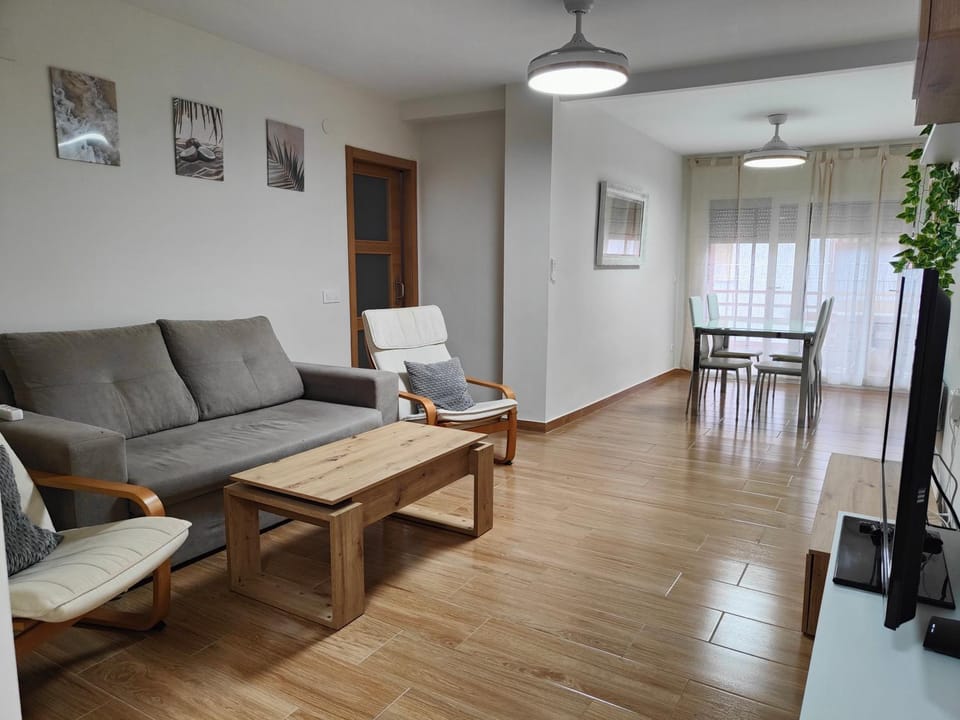 TV and multimedia, Lounge or bar, Seating area, Dining area