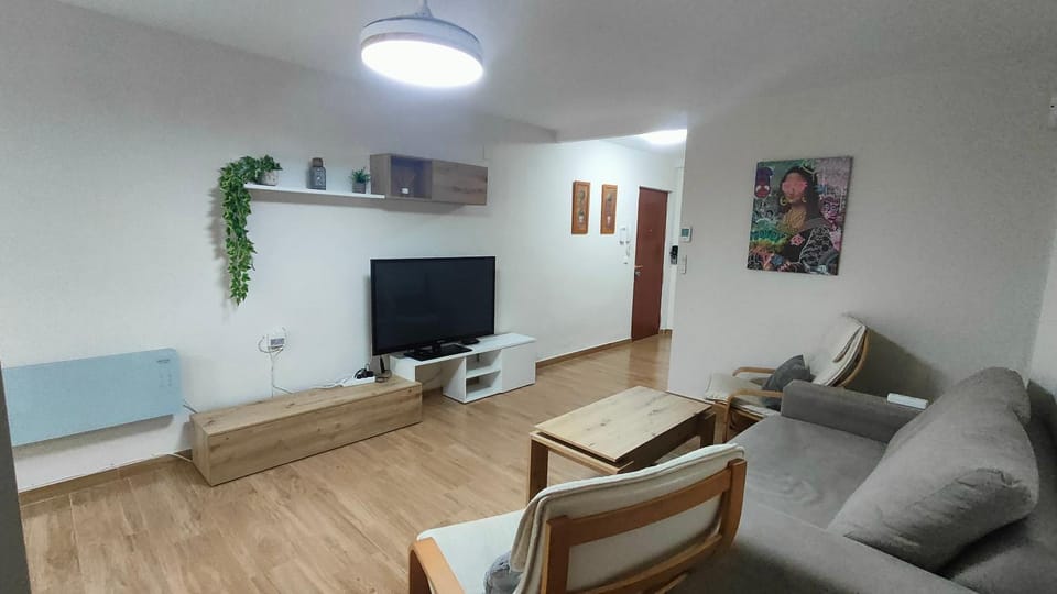 Communal lounge/ TV room, TV and multimedia, Living room, Dining area