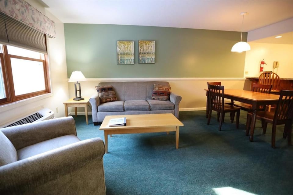 Deer Park Condo 165D Vacation Rental near Loon Mountain House in Woodstock