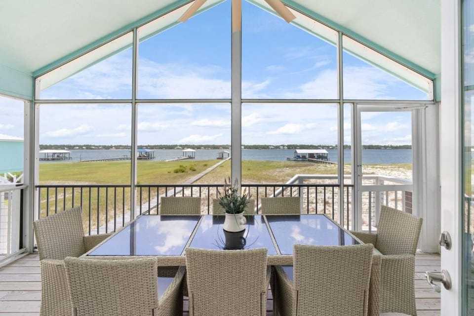 Tide-AL Retreat House in West Beach