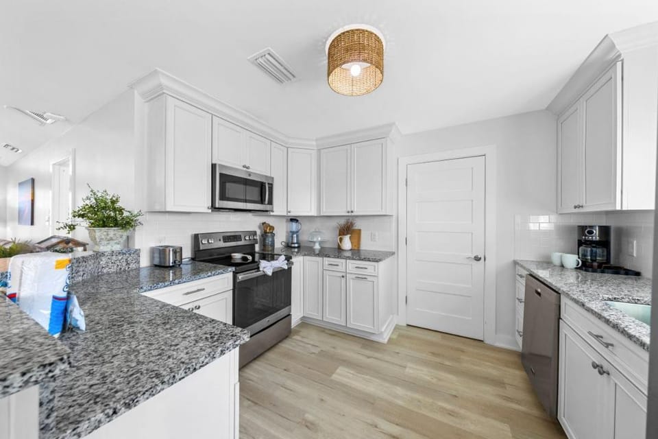 Day, Kitchen or kitchenette, furniture, microwave, oven, stove, kitchen