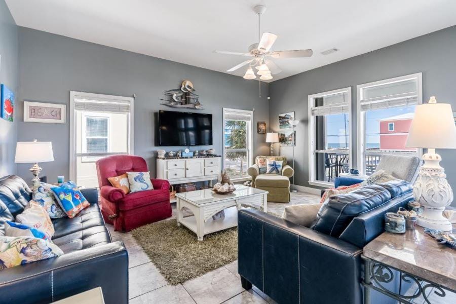 Lyndi Lous Beach House Apartment in West Beach