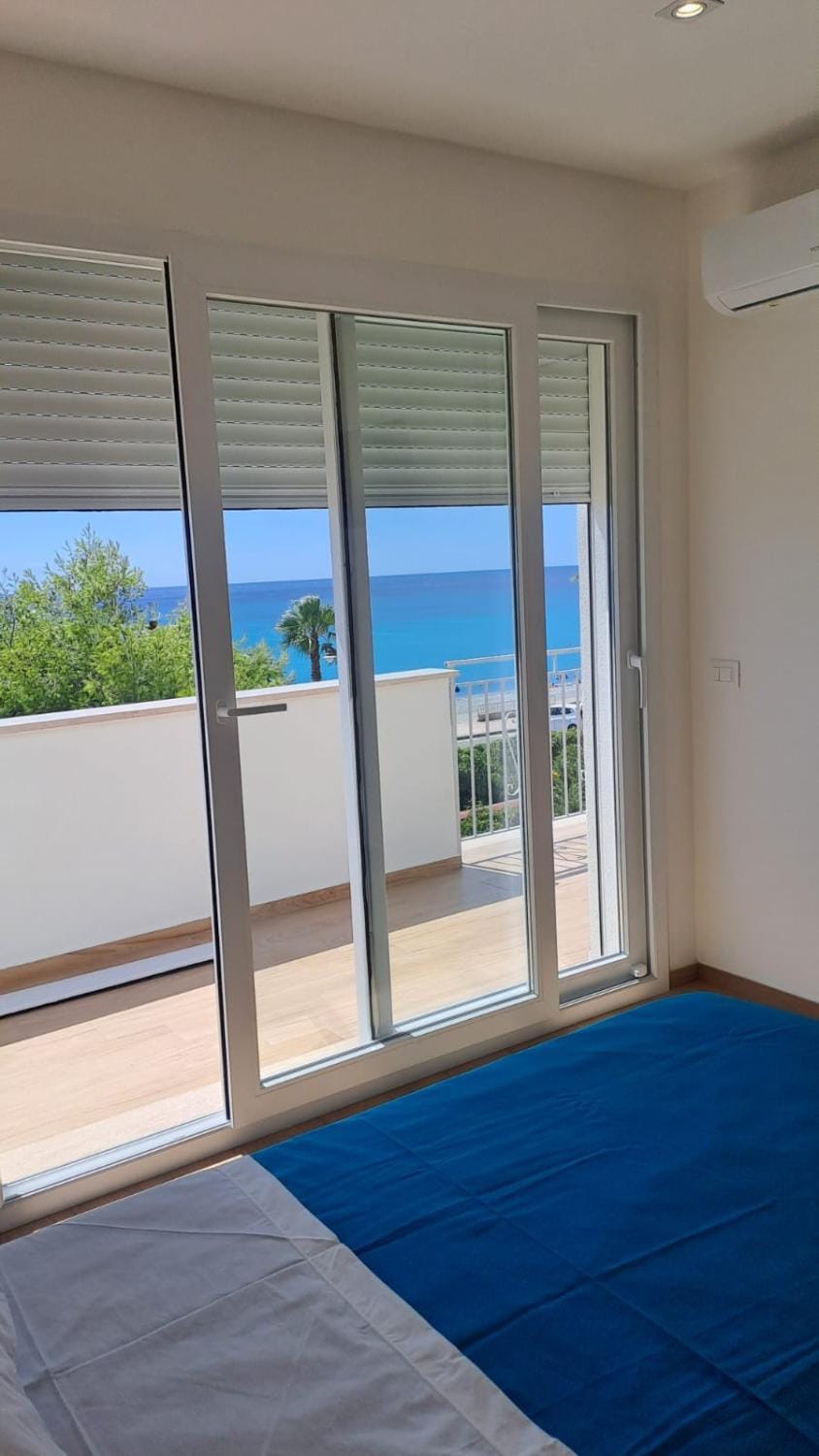 Bed, View (from property/room), Balcony/Terrace, Photo of the whole room