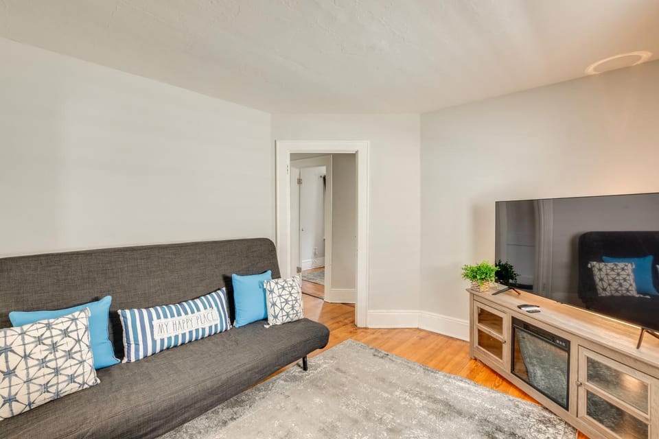 NYC Area Home Base, 7 Mi to MetLife Stadium! Apartment in Maywood