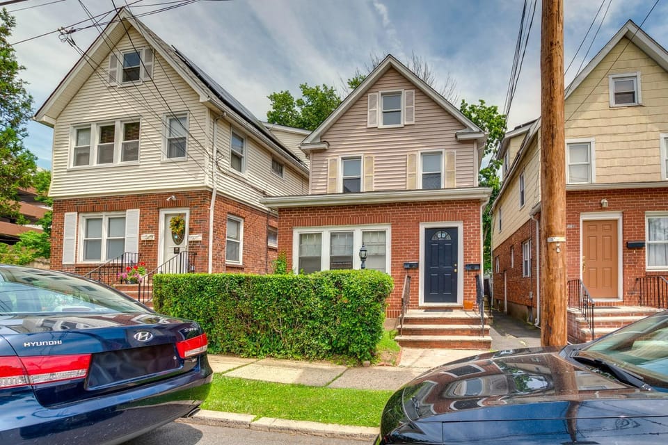 NYC Area Home Base, 7 Mi to MetLife Stadium! Apartment in Maywood