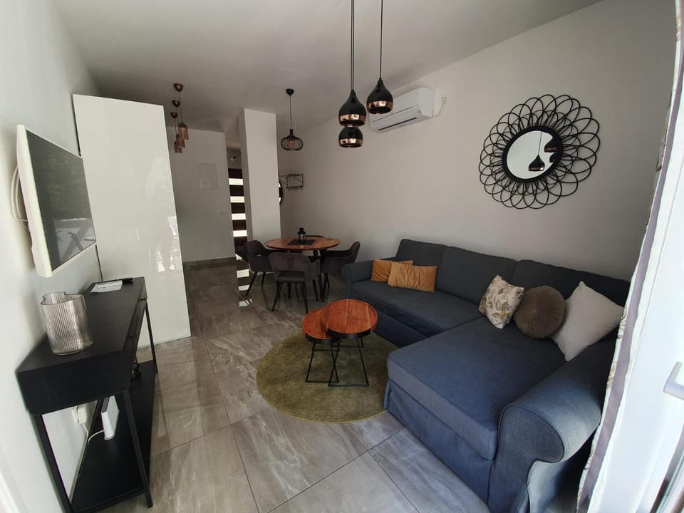 Green apartment Apartment in Dubrovnik-Neretva County