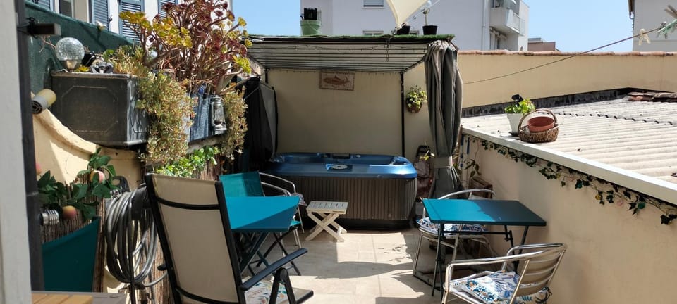 Patio, Dining area