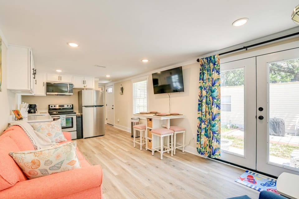Walk to Ocean: Myrtle Beach Home w/ Screened Porch House in Garden City