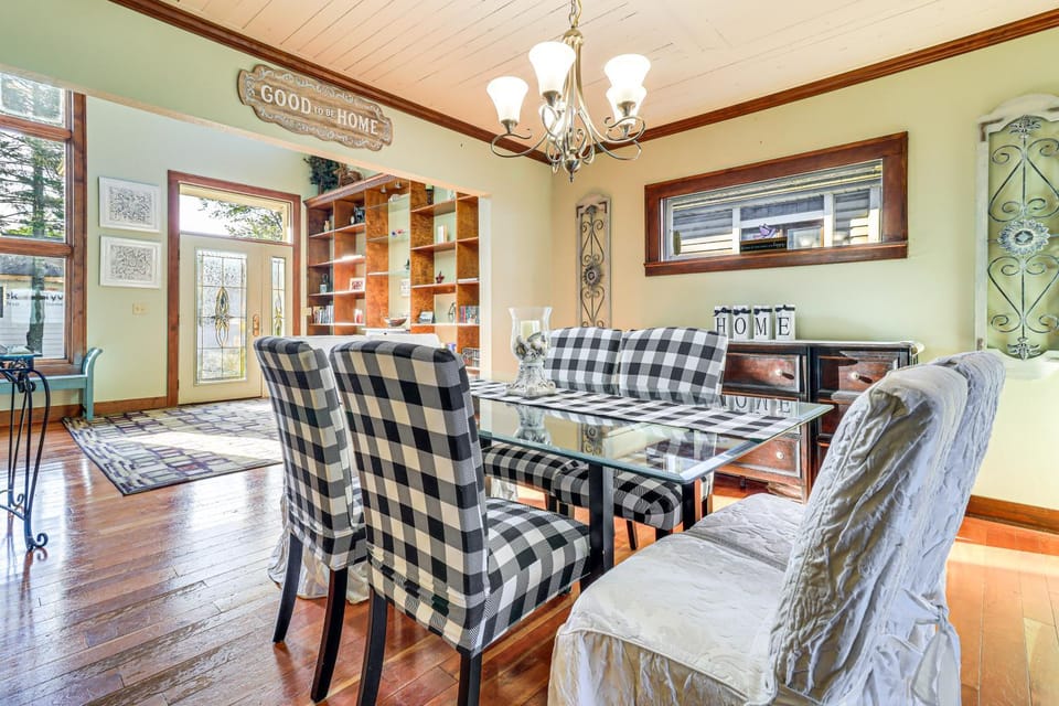 Great Lake Erie Getaway with Hot Tub and Private Beach House in Jerusalem Township