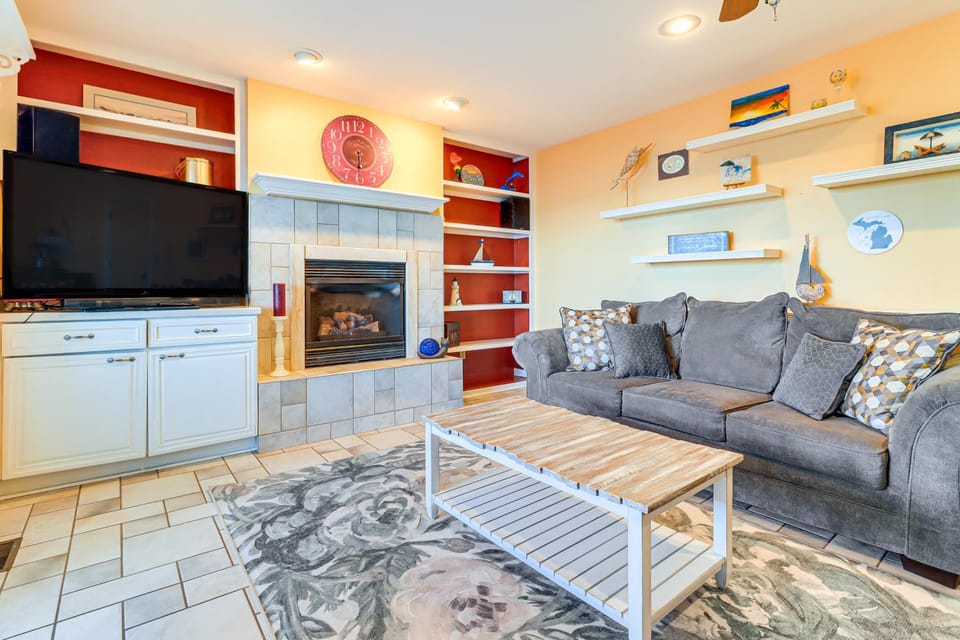 Great Lake Erie Getaway with Hot Tub and Private Beach House in Jerusalem Township