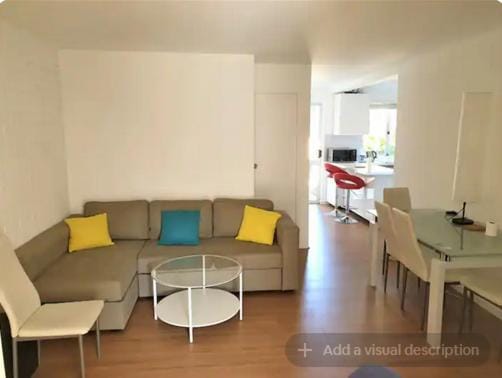 Dana-Private Room in 3-Bedroom Apartment-1 Vacation rental in Canberra