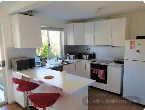 Dana-Private Room in 3-Bedroom Apartment-1 Vacation rental in Canberra
