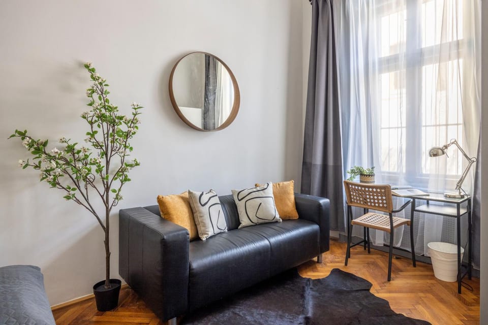 Seating area, Bedroom