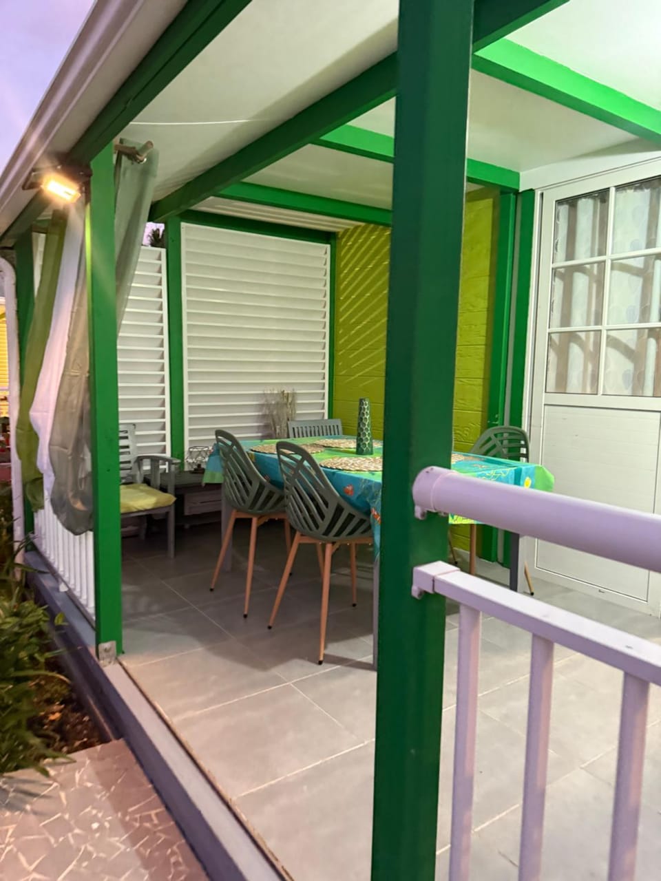 View (from property/room), Balcony/Terrace, Dining area