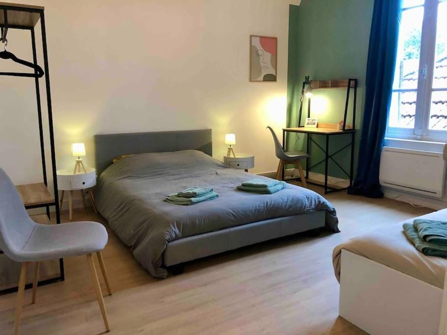 Bed, Photo of the whole room, Bedroom