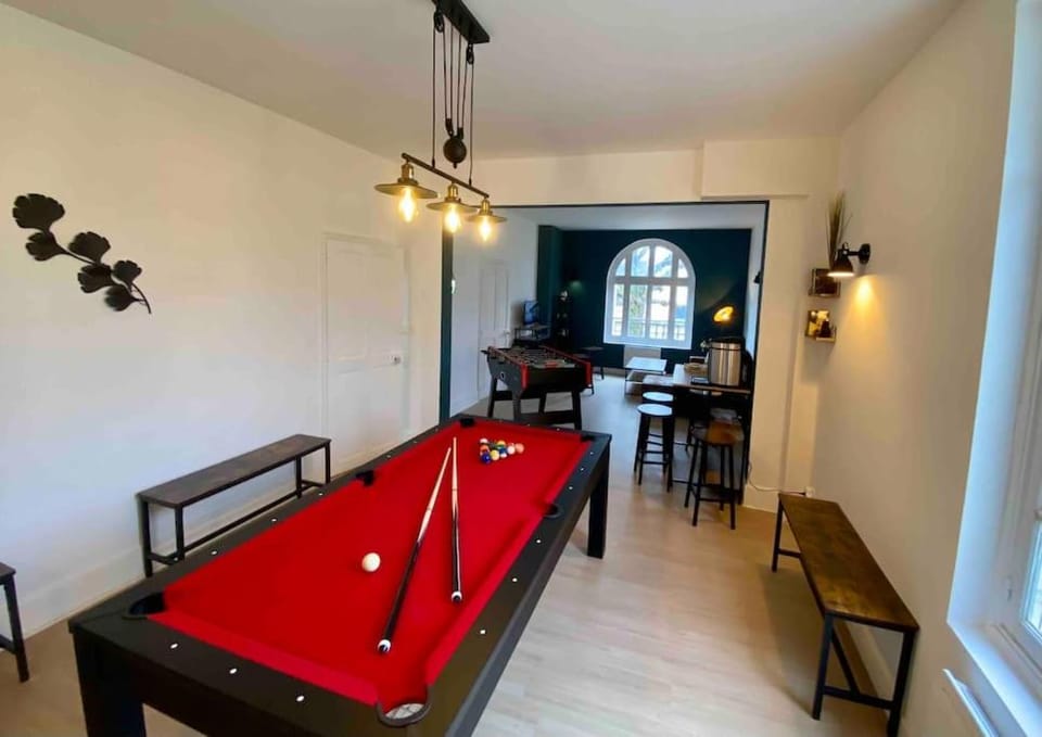 Billiard, Game Room