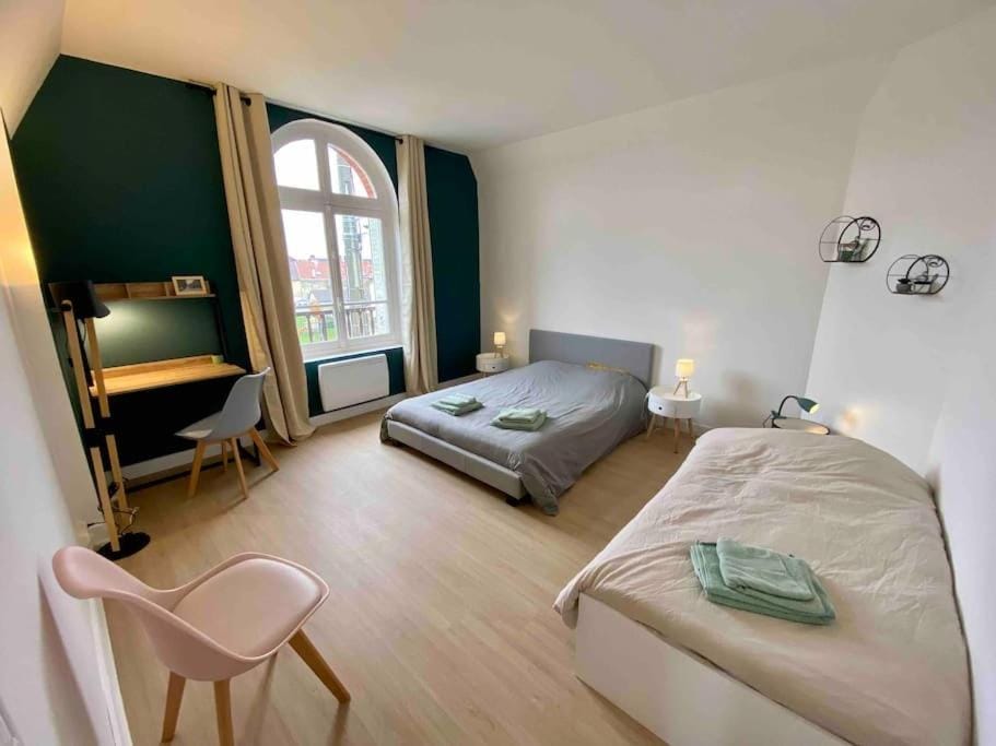 Bed, Photo of the whole room, Bedroom