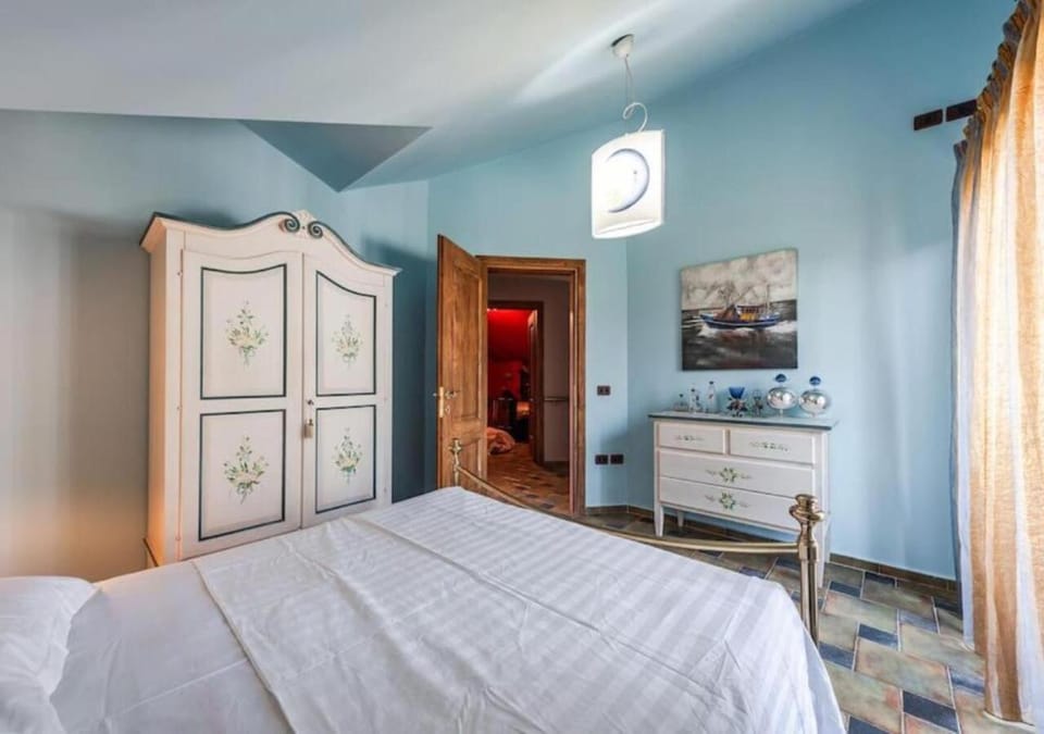 Bed, Kitchen or kitchenette, Photo of the whole room, Bedroom, wardrobe