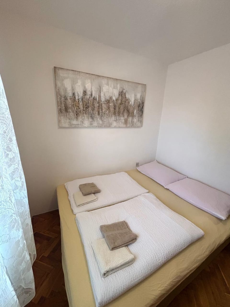 Bed, Decorative detail, Bedroom, towels