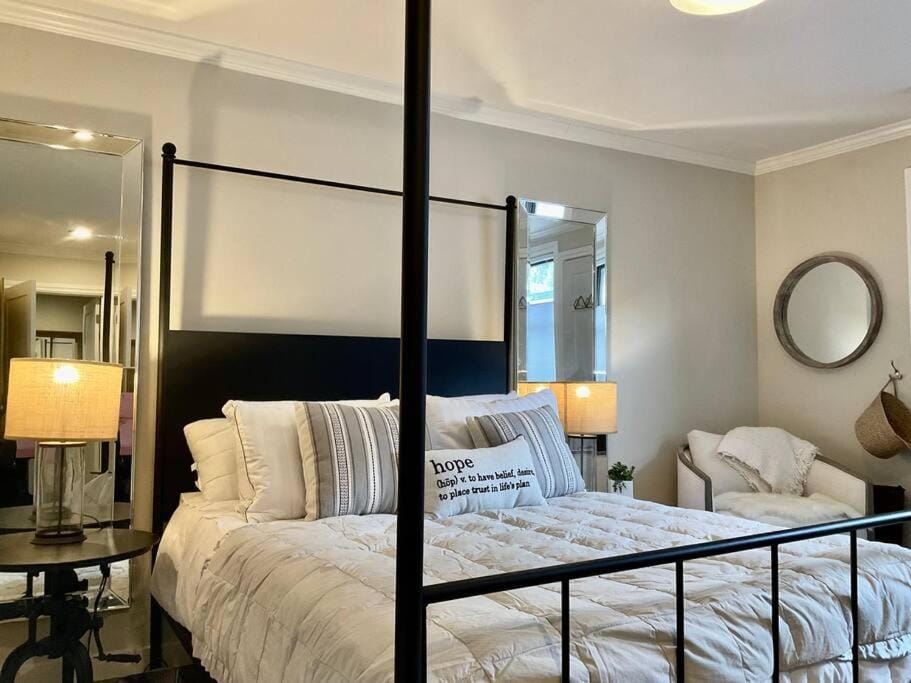 Beautiful Modern In-town Studio with Kitchenette Apartment in Telluride