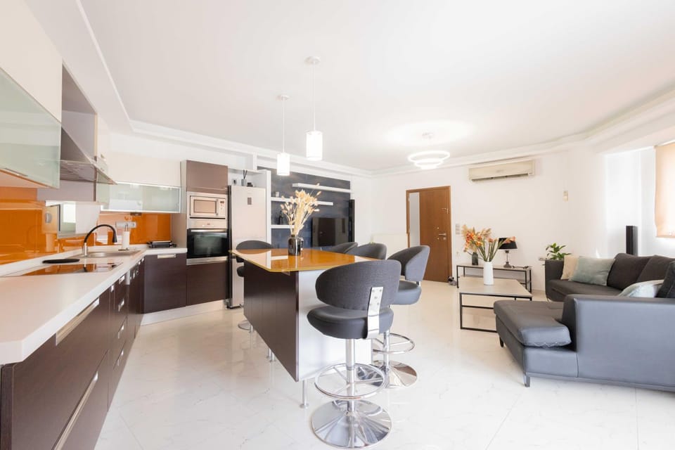 Kitchen or kitchenette, Living room, Seating area, Dining area, oven, stove, air conditioner