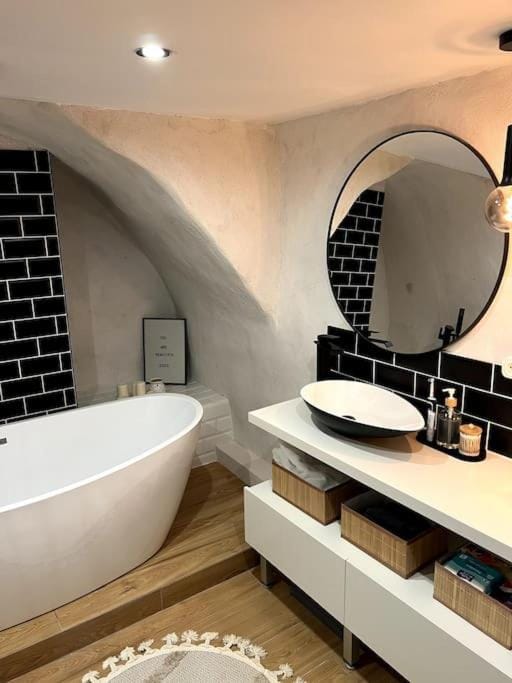 Bathroom, Bath