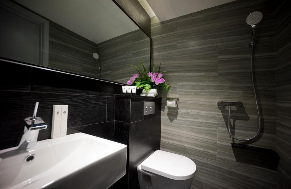 Shower, Toilet, Bathroom
