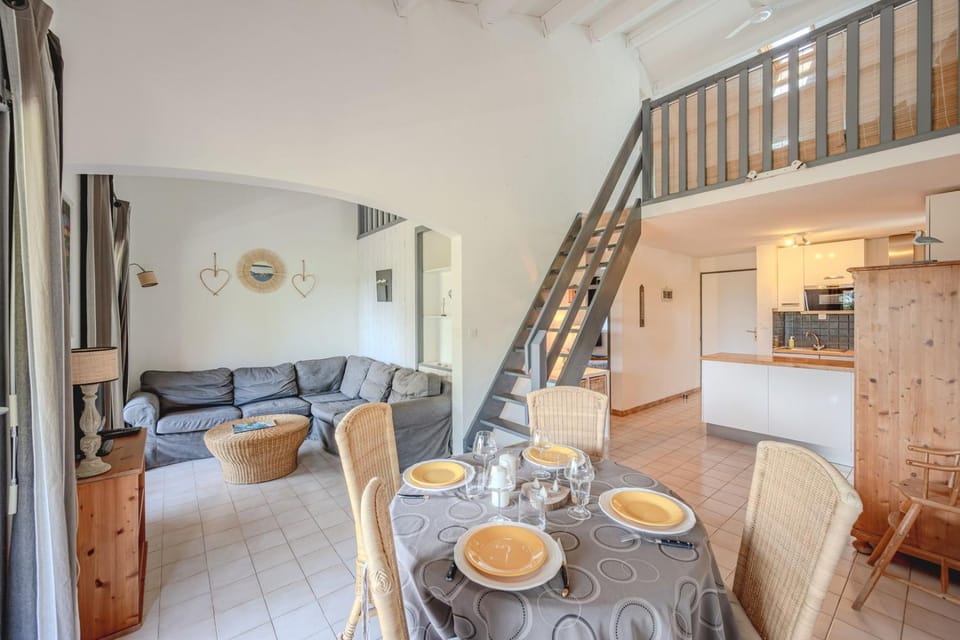 Duplex avec terrasse et parking proche des plages Apartment in Rayol-Canadel-sur-Mer