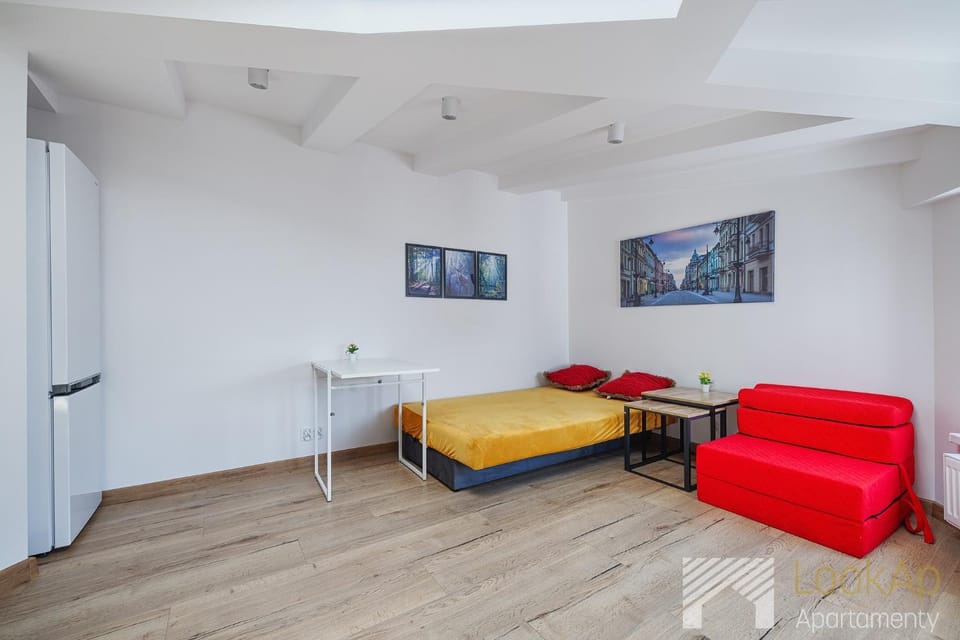 Bed, TV and multimedia, Living room, Photo of the whole room