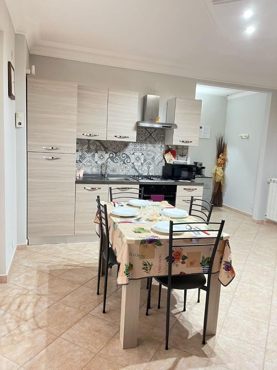 Kitchen or kitchenette, Dining area, oven, stove