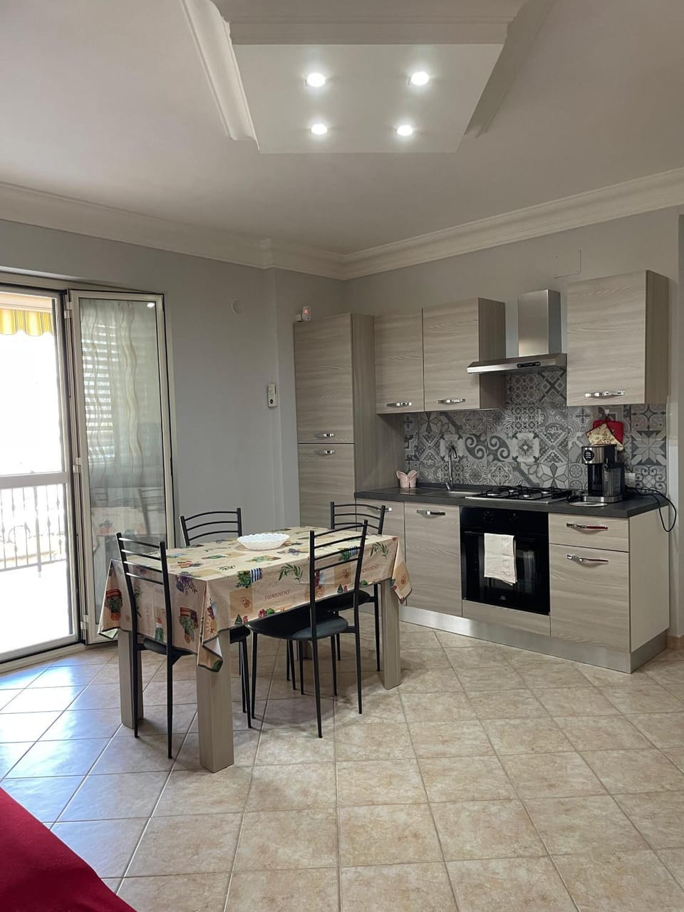 Kitchen or kitchenette, Dining area, oven, stove