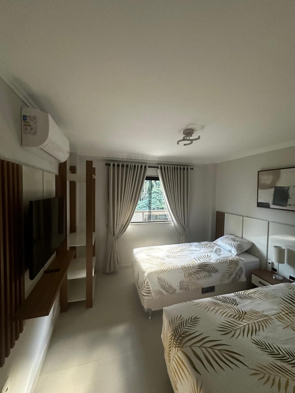 Bed, Photo of the whole room, Bedroom, air conditioner