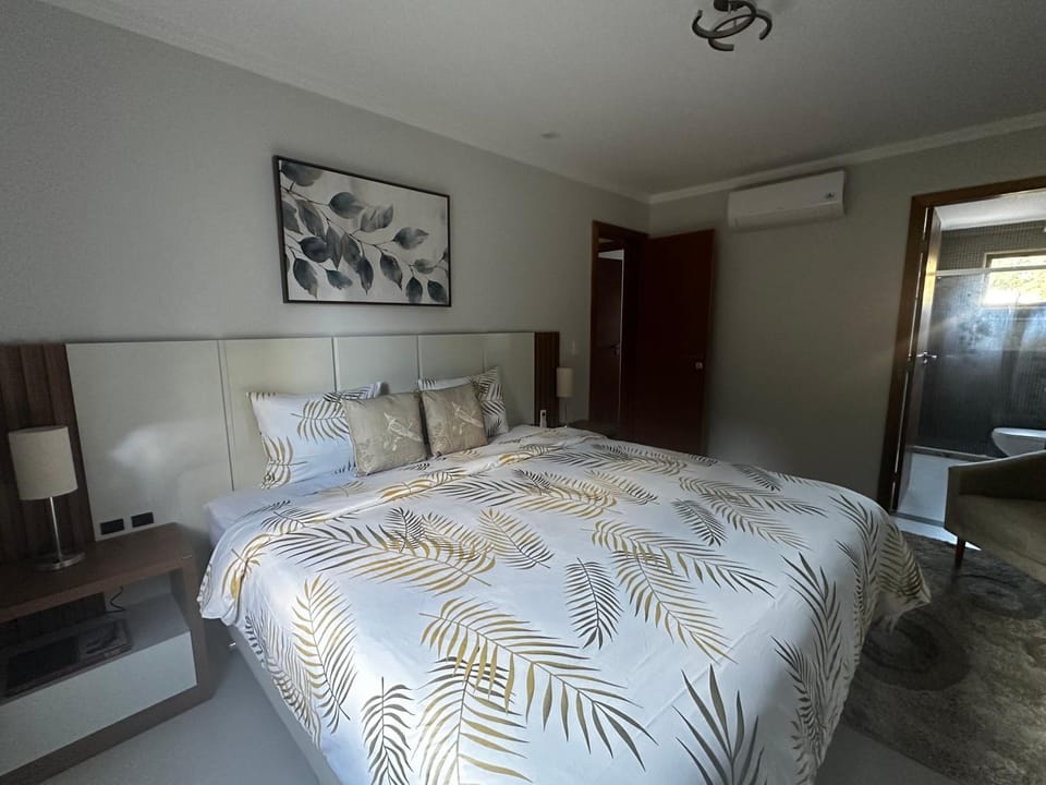Bed, Photo of the whole room, air conditioner