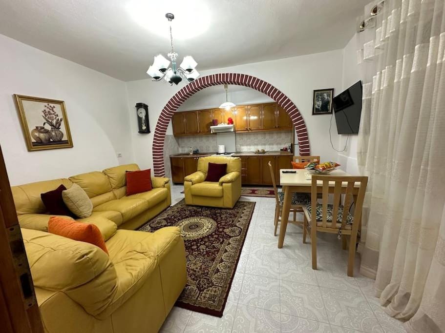 Communal lounge/ TV room, TV and multimedia, Living room, Seating area, Dining area, Evening entertainment