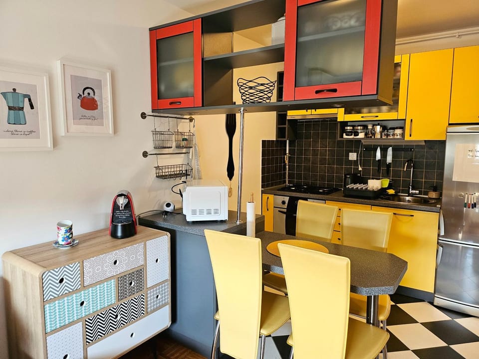 Dining area, kitchen