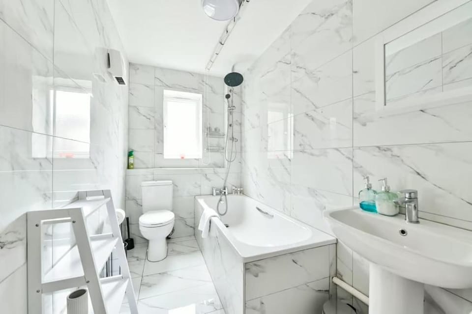 Paprika Nest Apartment in Edgware