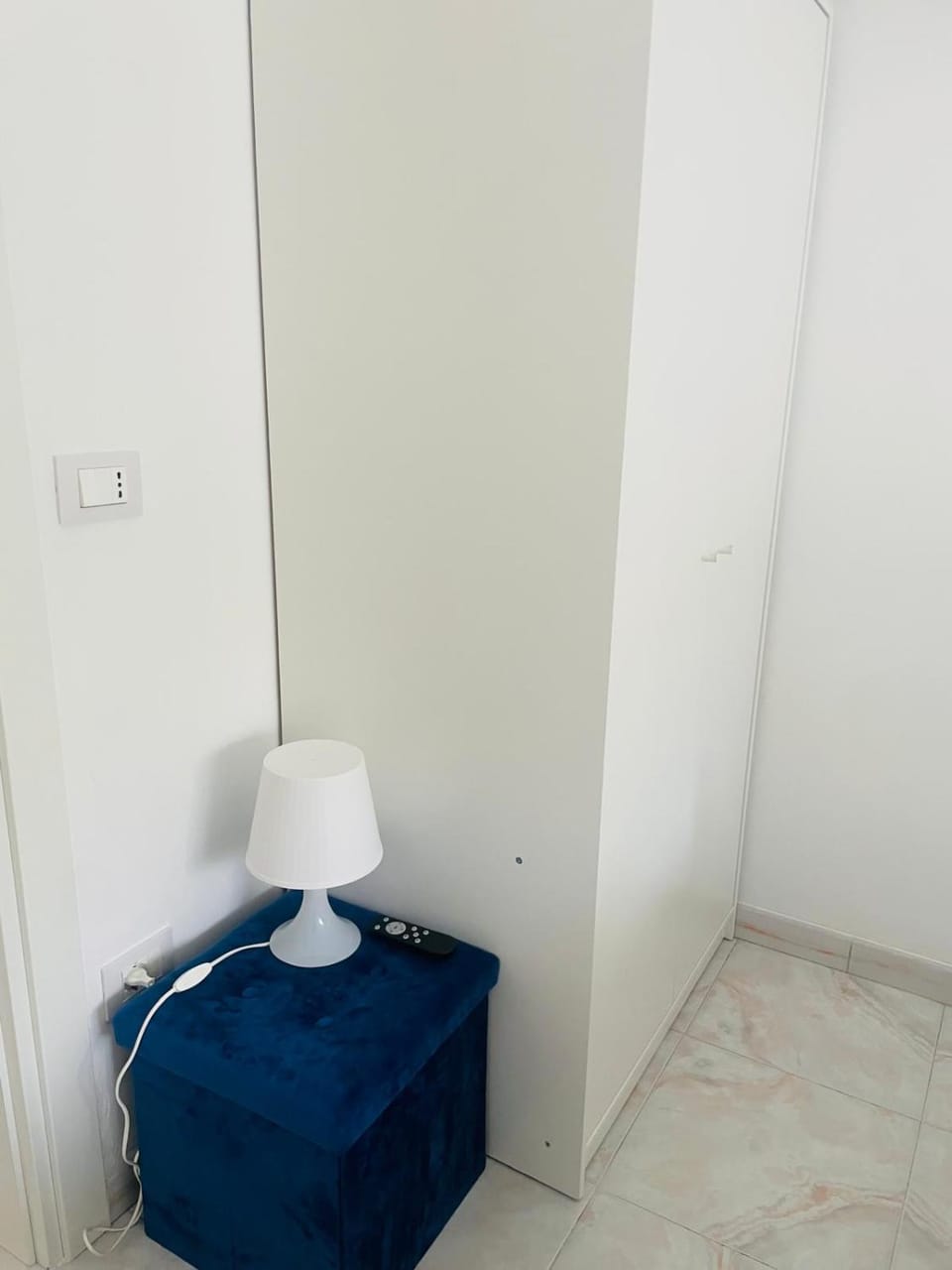 Bed, Bedroom, towels, wardrobe