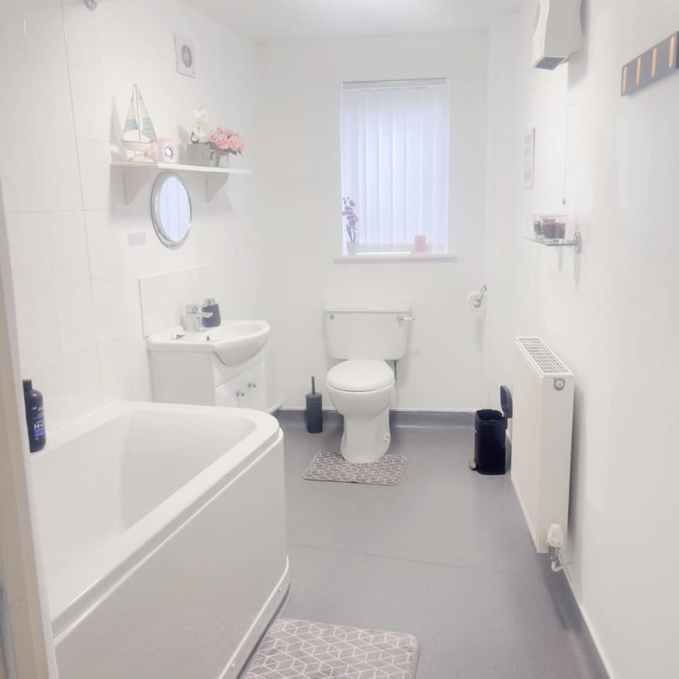 Shower, Toilet, Bathroom, Bath